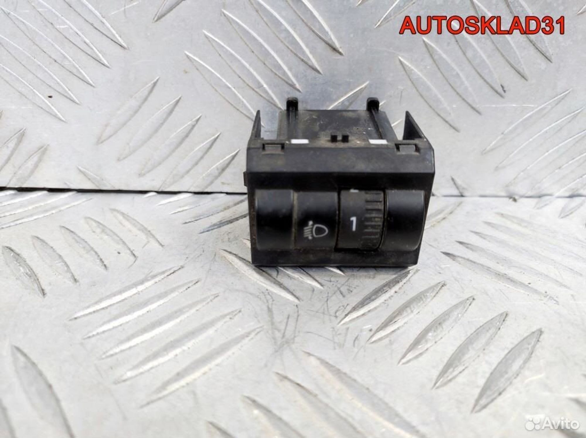 Кнопка корректора фар Skoda Fabia 5J0941333A - АвтоСклад31.рф - авторазборка контрактные б/у запчасти в г. Белгород Кнопка корректора фар Skoda Fabia 5J0941333A - АвтоСклад31.рф - авторазборка контрактные б/у запчасти в г. Белгород