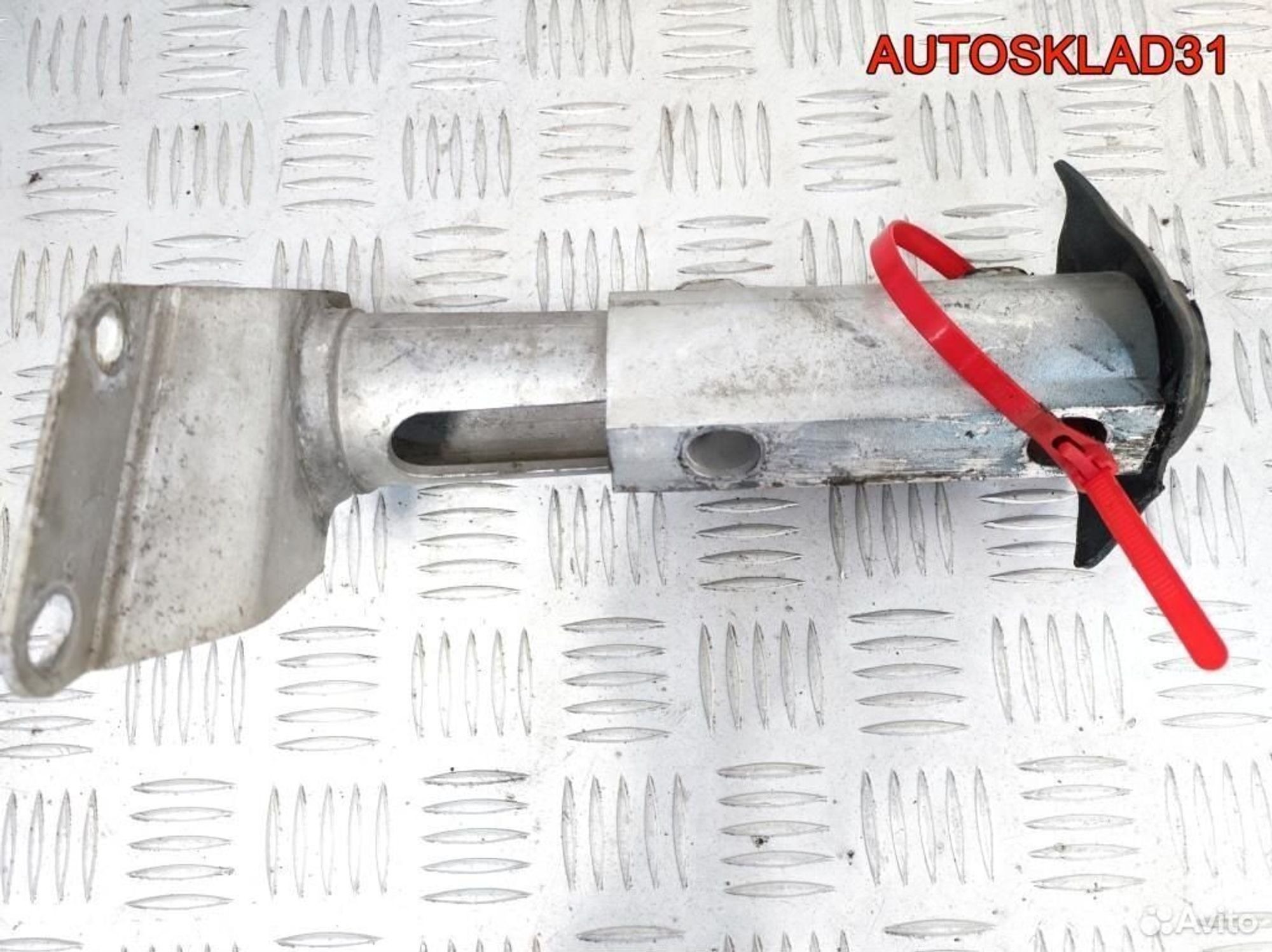 Кронштейн заднего бампера прав Audi 80 8A0807332E - АвтоСклад31.рф - авторазборка контрактные б/у запчасти в г. Белгород Кронштейн заднего бампера прав Audi 80 8A0807332E - АвтоСклад31.рф - авторазборка контрактные б/у запчасти в г. Белгород