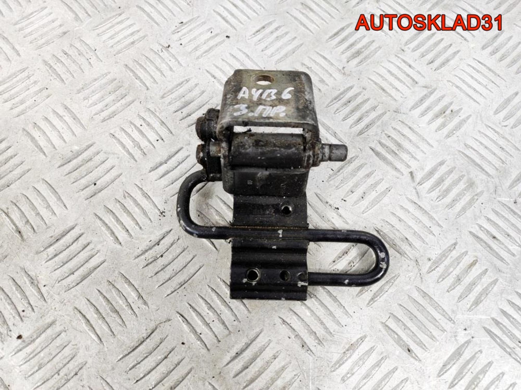 Петля двери задней правой нижняя Audi A4 B6 - АвтоСклад31.рф - авторазборка контрактные б/у запчасти в г. Белгород Петля двери задней правой нижняя Audi A4 B6 - АвтоСклад31.рф - авторазборка контрактные б/у запчасти в г. Белгород