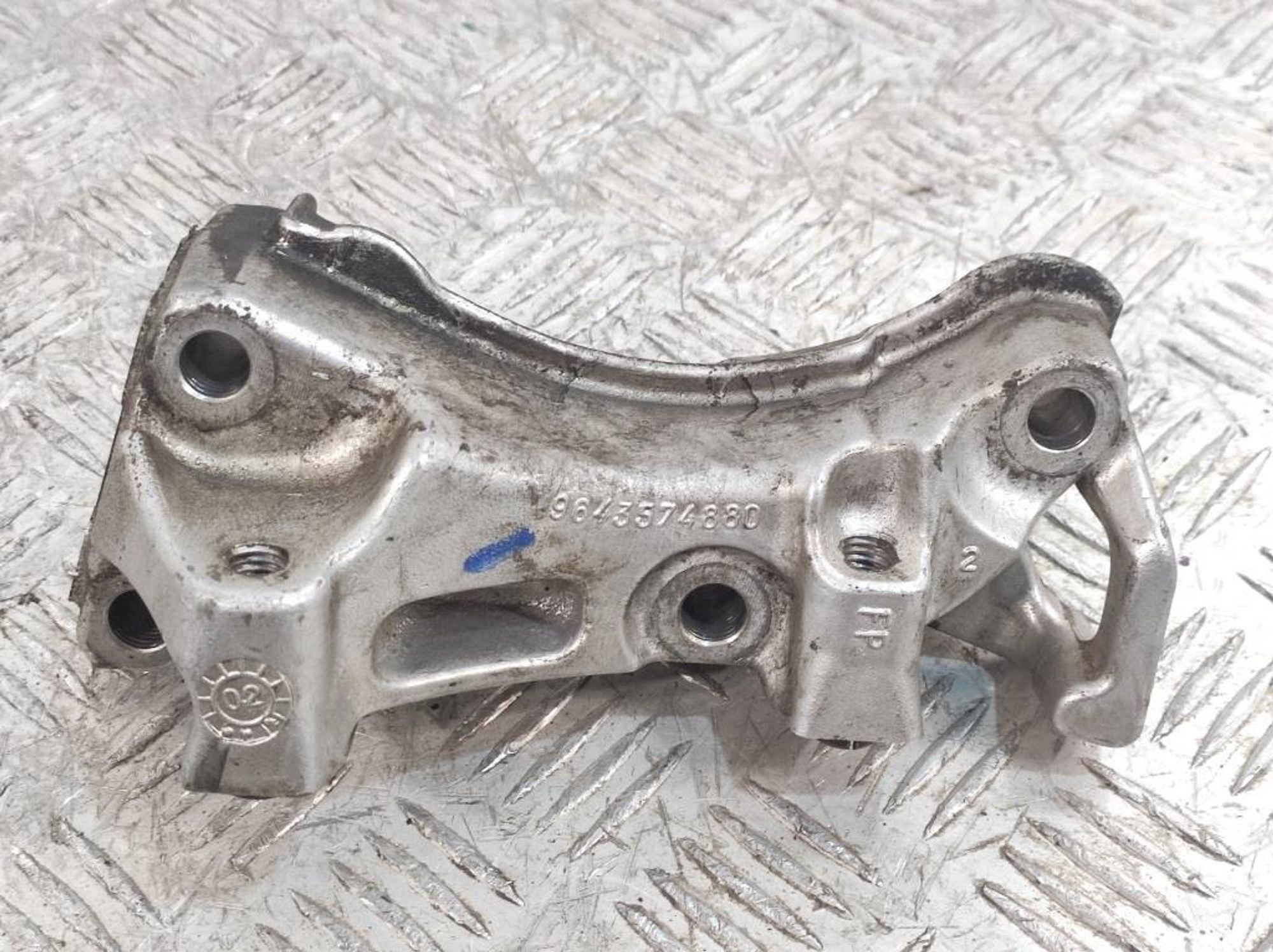 Кронштейн двигателя правый Ford Focus 2 1,6 Дизель 9643574880 - АвтоСклад31.рф - авторазборка контрактные б/у запчасти в г. Белгород Кронштейн двигателя правый Ford Focus 2 1,6 Дизель 9643574880 - АвтоСклад31.рф - авторазборка контрактные б/у запчасти в г. Белгород
