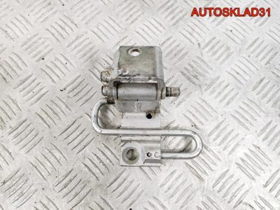 Петля двери задняя правая нижняя Volkswagen Golf 4 - АвтоСклад31.рф - авторазборка контрактные б/у запчасти в г. Белгород