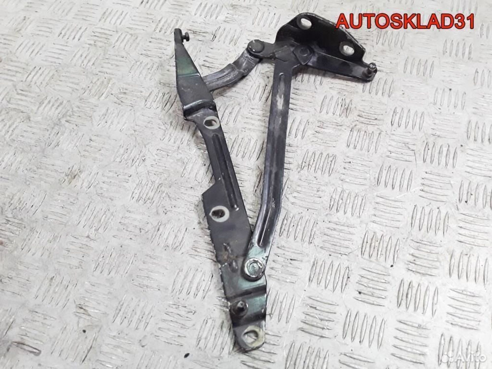 Петля крышки багажника левая Audi 100 C4 - АвтоСклад31.рф - авторазборка контрактные б/у запчасти в г. Белгород Петля крышки багажника левая Audi 100 C4 - АвтоСклад31.рф - авторазборка контрактные б/у запчасти в г. Белгород