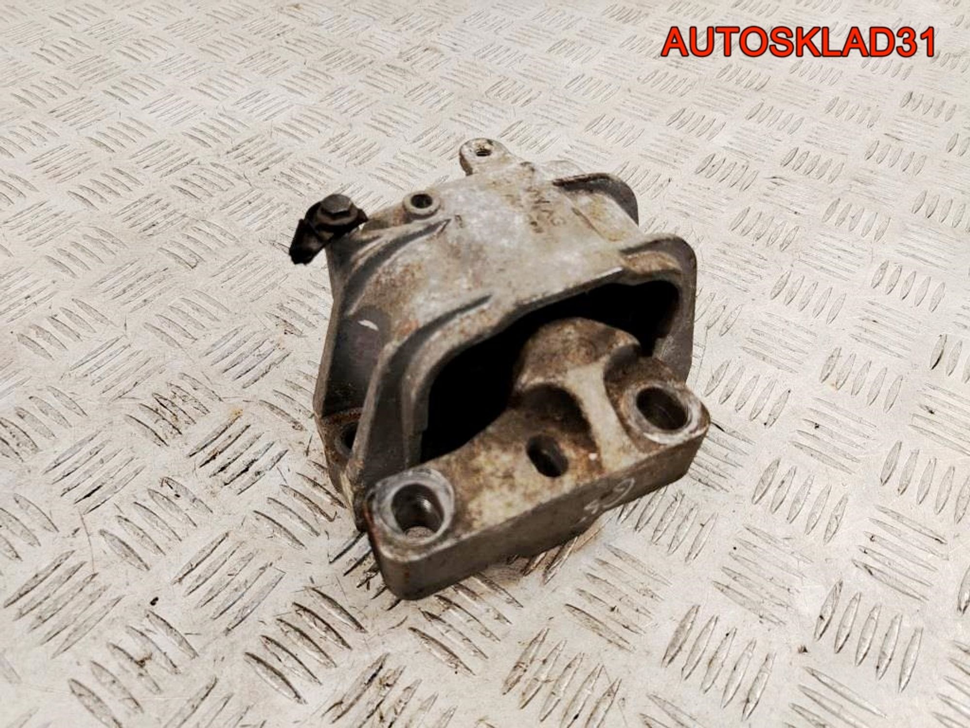 Опора двигателя правая VW Golf 6 1.4 CAX 1K0199262CF - АвтоСклад31.рф - авторазборка контрактные б/у запчасти в г. Белгород Опора двигателя правая VW Golf 6 1.4 CAX 1K0199262CF - АвтоСклад31.рф - авторазборка контрактные б/у запчасти в г. Белгород
