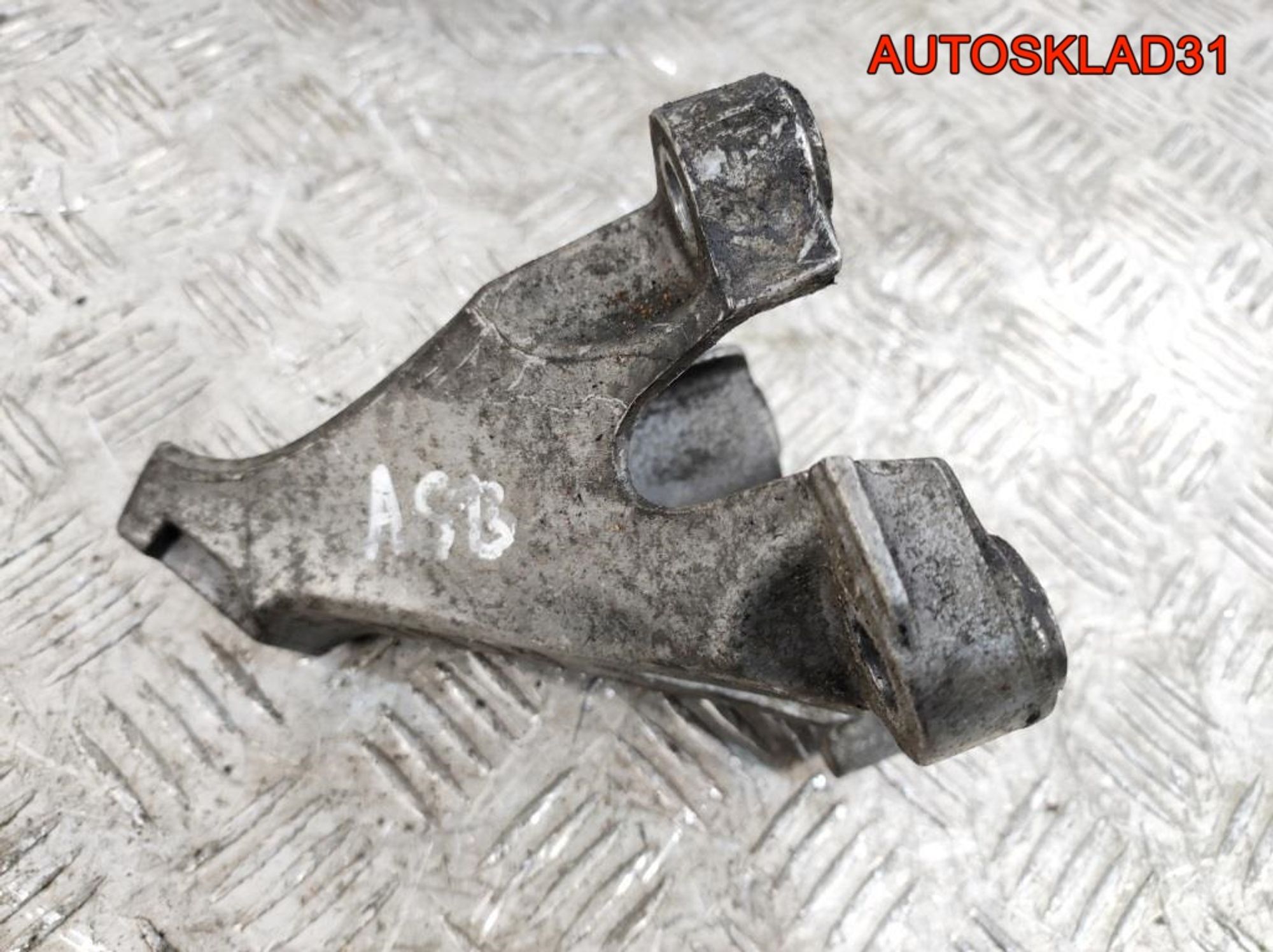Кронштейн двигателя левый Audi A4 B7 3.0 ASB 8E0199307AB - АвтоСклад31.рф - авторазборка контрактные б/у запчасти в г. Белгород Кронштейн двигателя левый Audi A4 B7 3.0 ASB 8E0199307AB - АвтоСклад31.рф - авторазборка контрактные б/у запчасти в г. Белгород