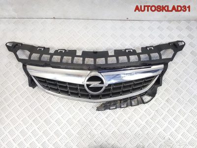 Решетка радиатора Opel Astra J 13300945 - АвтоСклад31.рф - авторазборка контрактные б/у запчасти в г. Белгород