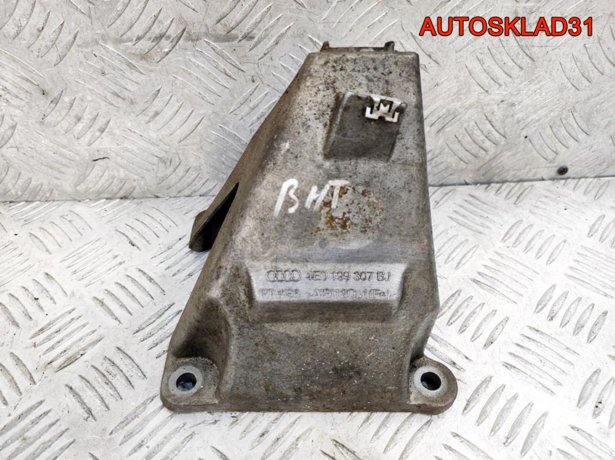 Кронштейн двигателя левый Audi A8 D3 6.0BHT Бензин 4E0199307BJ - АвтоСклад31.рф - авторазборка контрактные б/у запчасти в г. Белгород Кронштейн двигателя левый Audi A8 D3 6.0BHT Бензин 4E0199307BJ - АвтоСклад31.рф - авторазборка контрактные б/у запчасти в г. Белгород