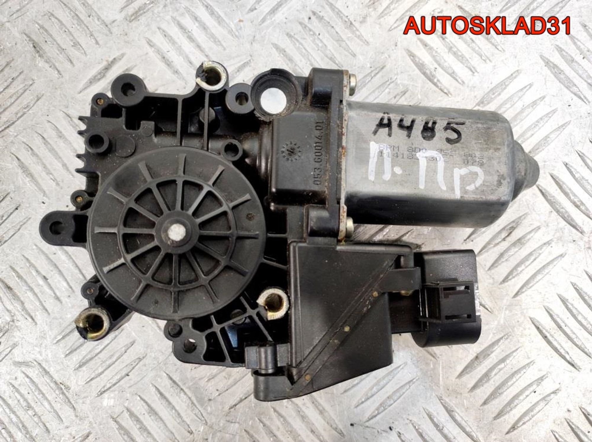 Моторчик стеклоподъёмника п/п Audi A4 Б5 8D0959802D - АвтоСклад31.рф - авторазборка контрактные б/у запчасти в г. Белгород Моторчик стеклоподъёмника п/п Audi A4 Б5 8D0959802D - АвтоСклад31.рф - авторазборка контрактные б/у запчасти в г. Белгород