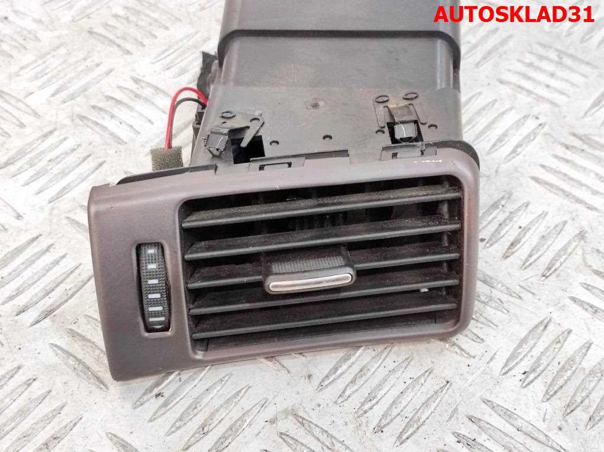 Дефлектор воздушный левый Audi A6 C5 4B1820901 - АвтоСклад31.рф - авторазборка контрактные б/у запчасти в г. Белгород Дефлектор воздушный левый Audi A6 C5 4B1820901 - АвтоСклад31.рф - авторазборка контрактные б/у запчасти в г. Белгород