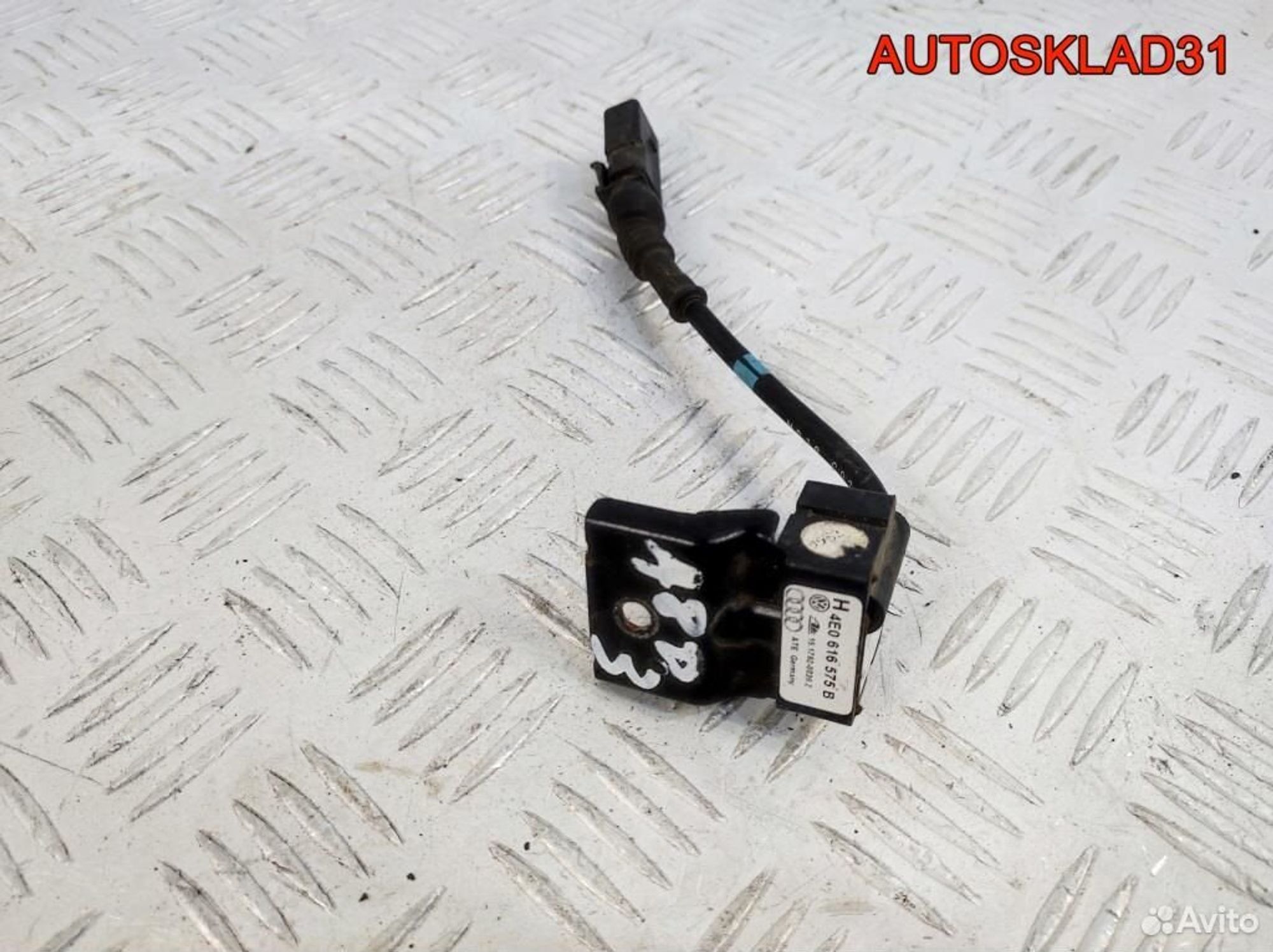 Датчик ускорения пневмоподвески Audi A8 4E0616575B - АвтоСклад31.рф - авторазборка контрактные б/у запчасти в г. Белгород Датчик ускорения пневмоподвески Audi A8 4E0616575B - АвтоСклад31.рф - авторазборка контрактные б/у запчасти в г. Белгород