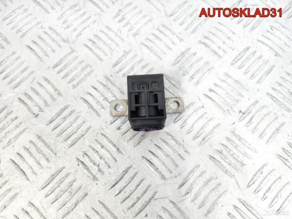Накладка крышки багажника Mitsubishi Carisma DA - АвтоСклад31.рф - авторазборка контрактные б/у запчасти в г. Белгород