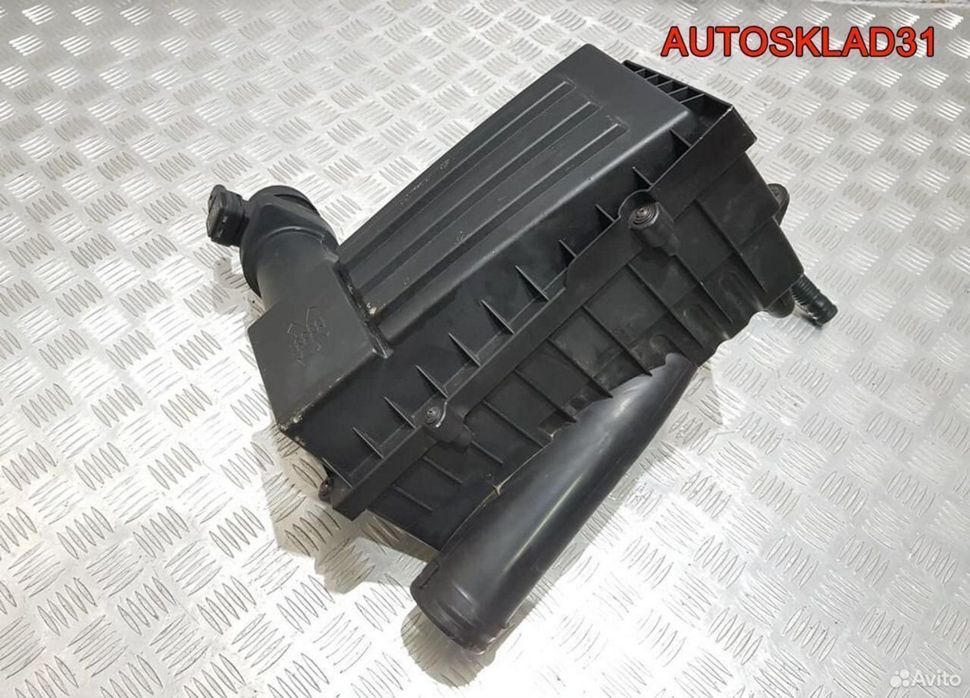 Корпус воздушного фильтра VW Passat B6 3C0129607AF - АвтоСклад31.рф - авторазборка контрактные б/у запчасти в г. Белгород Корпус воздушного фильтра VW Passat B6 3C0129607AF - АвтоСклад31.рф - авторазборка контрактные б/у запчасти в г. Белгород