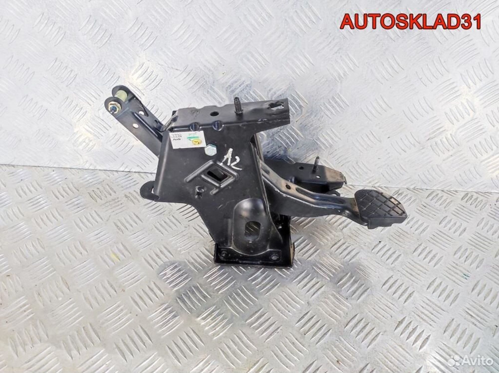 Педаль тормоза МКПП Audi A2 8Z1721141 - АвтоСклад31.рф - авторазборка контрактные б/у запчасти в г. Белгород Педаль тормоза МКПП Audi A2 8Z1721141 - АвтоСклад31.рф - авторазборка контрактные б/у запчасти в г. Белгород