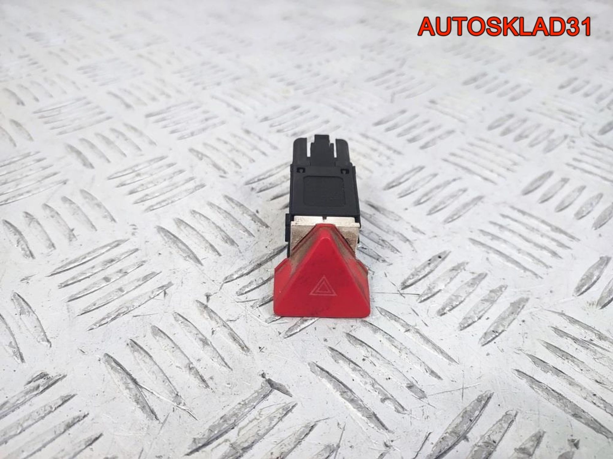 Кнопка аварийной остановки VW Caddy 3 1T0953509 - АвтоСклад31.рф - авторазборка контрактные б/у запчасти в г. Белгород Кнопка аварийной остановки VW Caddy 3 1T0953509 - АвтоСклад31.рф - авторазборка контрактные б/у запчасти в г. Белгород