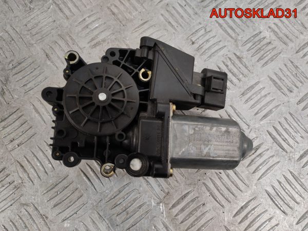 Моторчик стеклоподъёмника п/п Audi A4 Б5 8D0959802D - АвтоСклад31.рф - авторазборка контрактные б/у запчасти в г. Белгород