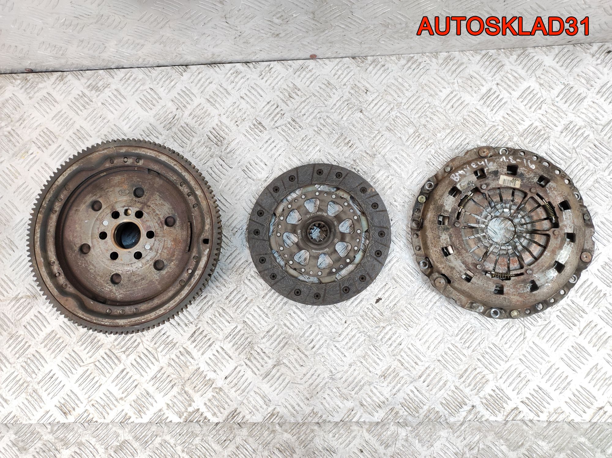 Комплект сцепления BMW E46 2.0 N42B20 21217512693 - АвтоСклад31.рф - авторазборка контрактные б/у запчасти в г. Белгород Комплект сцепления BMW E46 2.0 N42B20 21217512693 - АвтоСклад31.рф - авторазборка контрактные б/у запчасти в г. Белгород