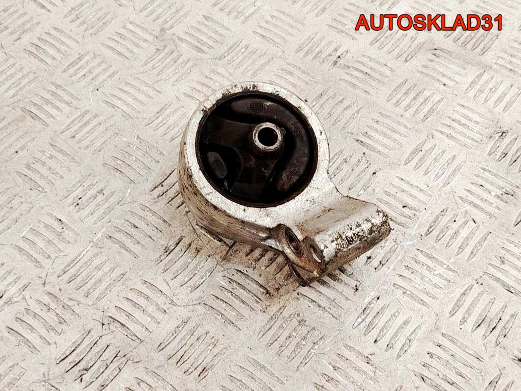 Опора двигателя правая Mitsubishi Carisma DA 1.6 4G92 Бензин 3318027 - АвтоСклад31.рф - авторазборка контрактные б/у запчасти в г. Белгород Опора двигателя правая Mitsubishi Carisma DA 1.6 4G92 Бензин 3318027 - АвтоСклад31.рф - авторазборка контрактные б/у запчасти в г. Белгород