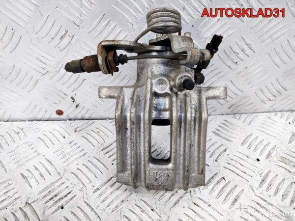 Поводок стеклоочистителя левый Audi A8 4E1955407C - АвтоСклад31.рф - авторазборка контрактные б/у запчасти в г. Белгород