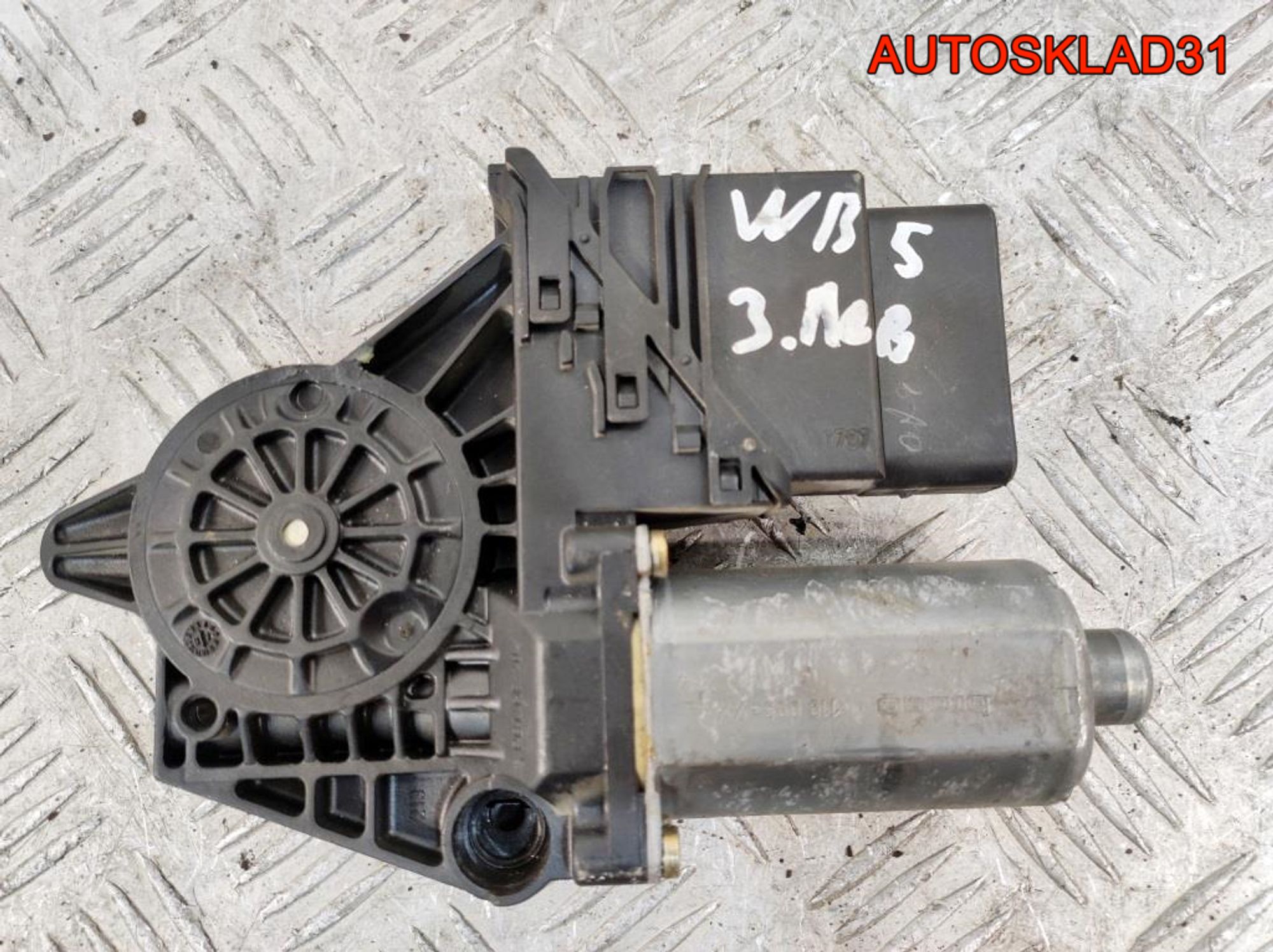 Моторчик стеклоподъемника задний левый VW Passat B5 0130821697 - АвтоСклад31.рф - авторазборка контрактные б/у запчасти в г. Белгород Моторчик стеклоподъемника задний левый VW Passat B5 0130821697 - АвтоСклад31.рф - авторазборка контрактные б/у запчасти в г. Белгород