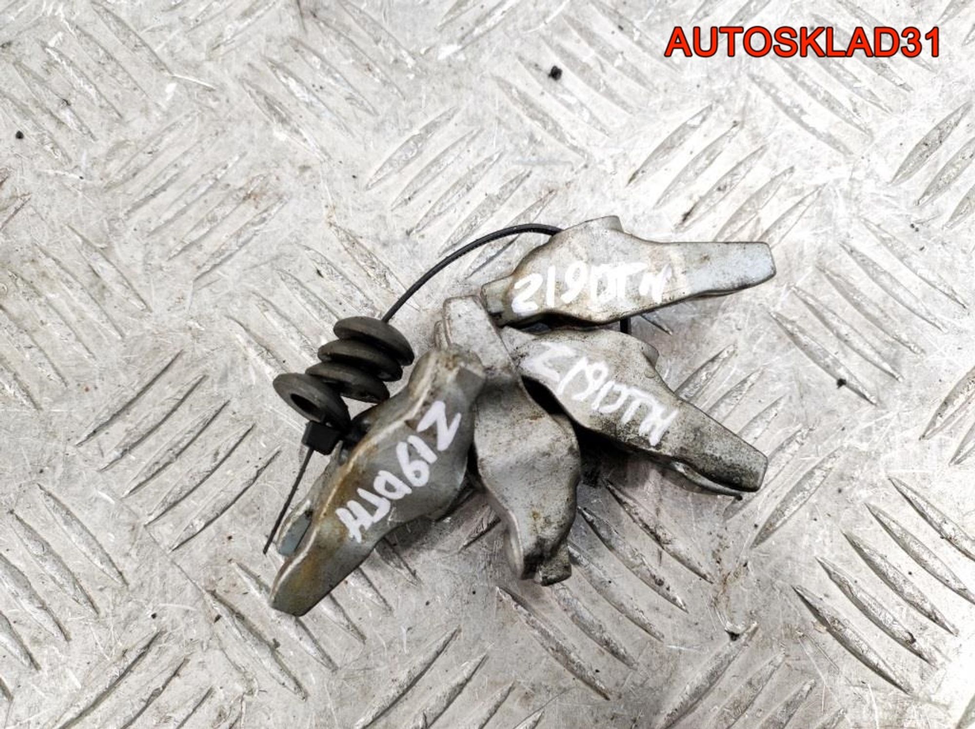Кронштейн форсунки Opel Astra H 1.9 Z19DTH - АвтоСклад31.рф - авторазборка контрактные б/у запчасти в г. Белгород Кронштейн форсунки Opel Astra H 1.9 Z19DTH - АвтоСклад31.рф - авторазборка контрактные б/у запчасти в г. Белгород