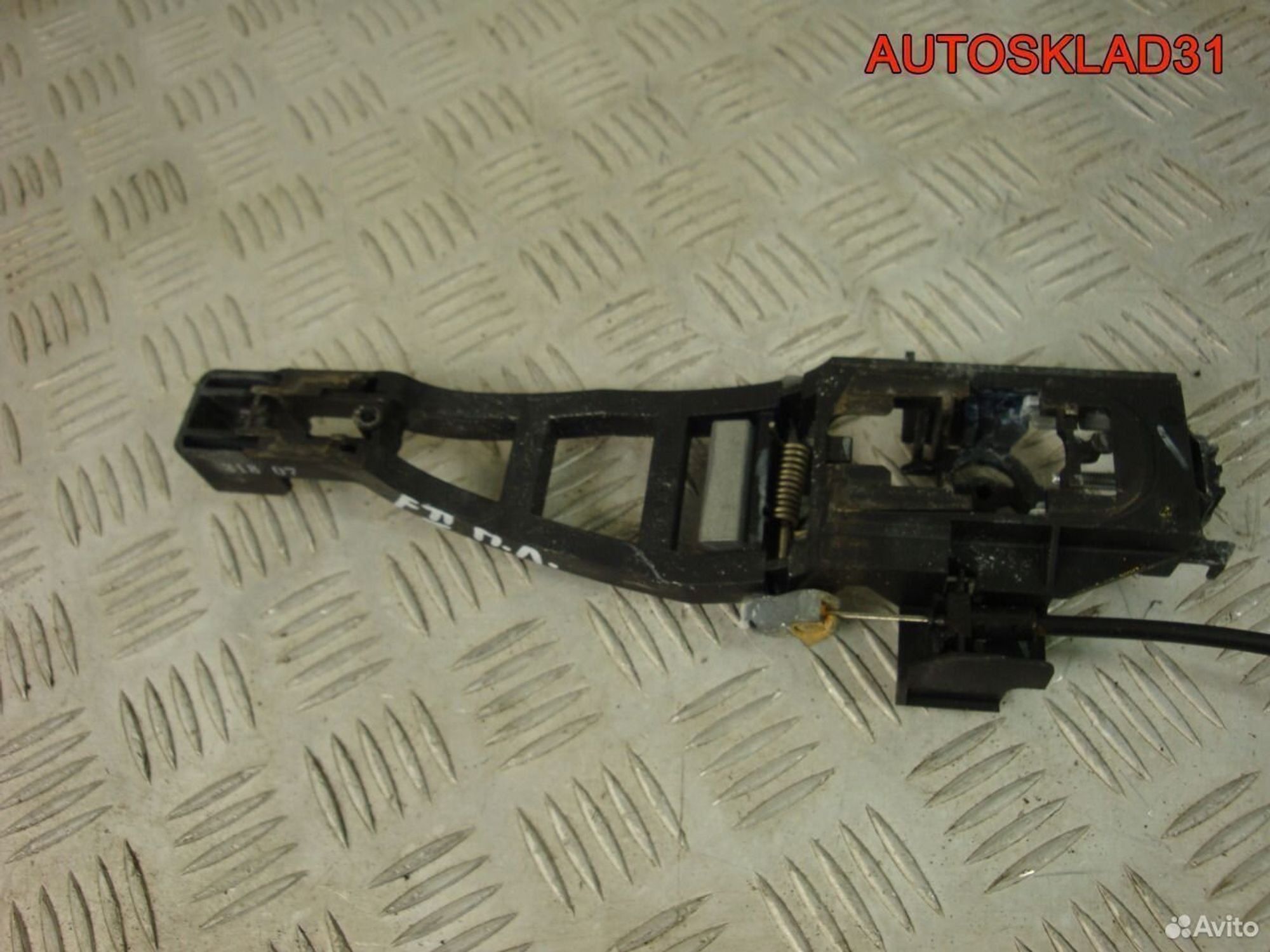 Кронштейн ручки двери Ford Focus 2 3M51R224A36AE - АвтоСклад31.рф - авторазборка контрактные б/у запчасти в г. Белгород Кронштейн ручки двери Ford Focus 2 3M51R224A36AE - АвтоСклад31.рф - авторазборка контрактные б/у запчасти в г. Белгород