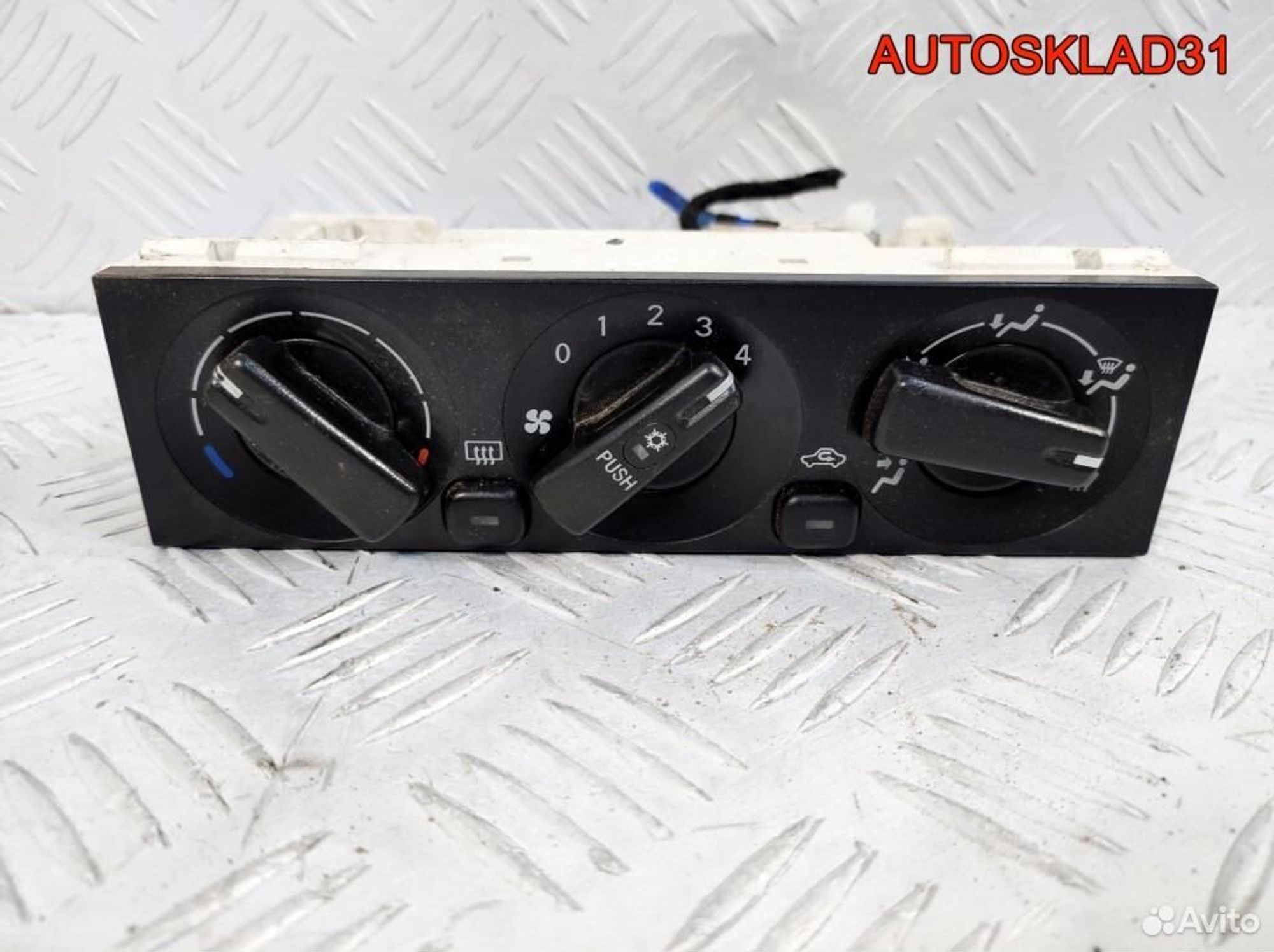 Блок управления печкой Mitsubishi Carisma MR500529 - АвтоСклад31.рф - авторазборка контрактные б/у запчасти в г. Белгород Блок управления печкой Mitsubishi Carisma MR500529 - АвтоСклад31.рф - авторазборка контрактные б/у запчасти в г. Белгород