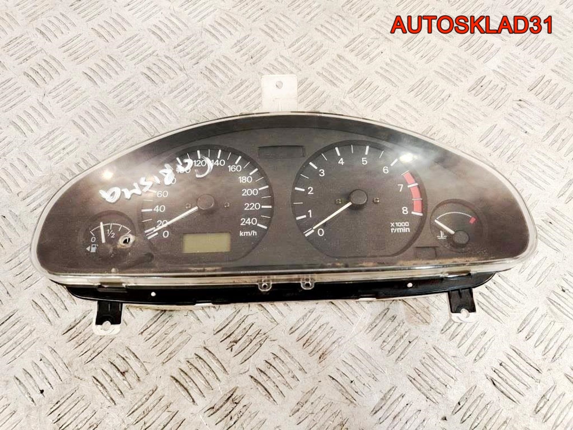 Панель приборов Mitsubishi Carisma DA 1,8 4G93 Бензин MR381345 - АвтоСклад31.рф - авторазборка контрактные б/у запчасти в г. Белгород Панель приборов Mitsubishi Carisma DA 1,8 4G93 Бензин MR381345 - АвтоСклад31.рф - авторазборка контрактные б/у запчасти в г. Белгород