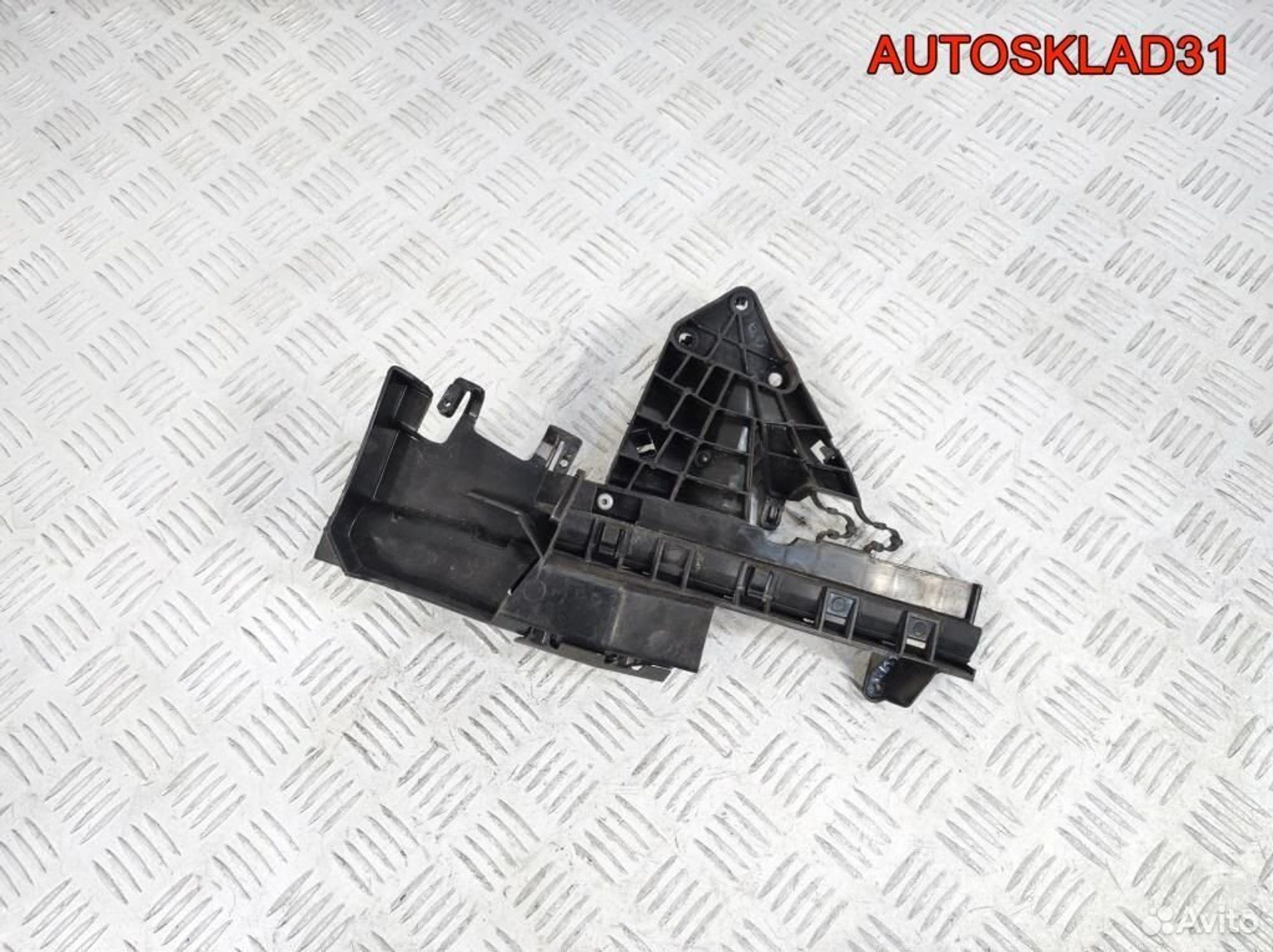 Кронштейн замка двери Ford Focus 2 4M51A21978AC - АвтоСклад31.рф - авторазборка контрактные б/у запчасти в г. Белгород Кронштейн замка двери Ford Focus 2 4M51A21978AC - АвтоСклад31.рф - авторазборка контрактные б/у запчасти в г. Белгород