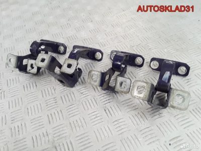 Петля двери багажника Dacia Logan 395977 - АвтоСклад31.рф - авторазборка контрактные б/у запчасти в г. Белгород