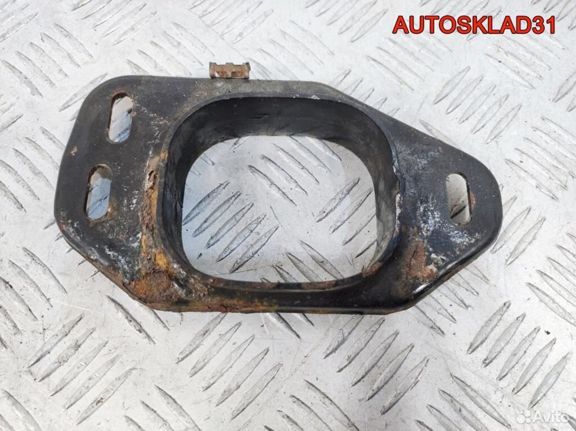 Кронштейн опоры двигателя VW Passat B5 8D0199335F - АвтоСклад31.рф - авторазборка контрактные б/у запчасти в г. Белгород Кронштейн опоры двигателя VW Passat B5 8D0199335F - АвтоСклад31.рф - авторазборка контрактные б/у запчасти в г. Белгород